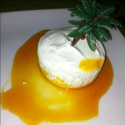 Ce dessert dont l'origine remonterait au IIe siècle avant J. -C. peut être revisité afin d'en donner une version exotique : invitez les Antilles à votre table et servez ---------- à la noix de coco, nappé d'un coulis de mangue.