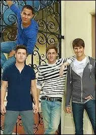 Qui a eu un accident étant plus jeune ?