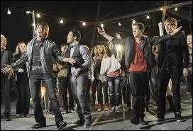 Quelle chanson est chantée dans cette image ?