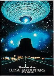 C'est un film américain créé par Steven Spielberg. Richard Dreyfuss est l'un des acteurs principaux. De quel film est extraite cette scène de soucoupe volante ?