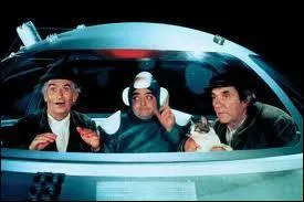 Celui-ci est très facile. C'est une comédie française sortie en 1981, Louis de Funès, Jacques Villeret et Jean Carmet étaient les acteurs principaux de ce film. De quel film est extraite cette scène de soucoupe volante ?