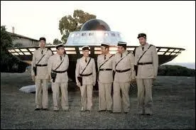 Sorti en 1979, c'est un film français réalisé par Jean Girault. De quel film est extraite cette scène de soucoupe volante ?