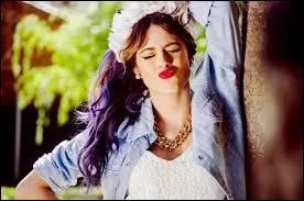 Quels sont les réseaux sociaux utilisés par Martina ?