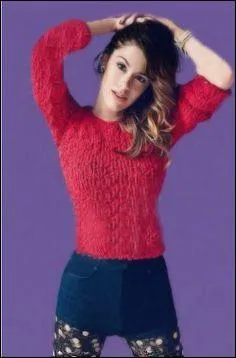 Comment la mère de Violetta s'appelle-t-elle ?