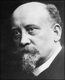 Qui est cet autre homme politique, qui proclame à son tour la "République allemande" du haut d'un balcon du Reichstag sans avoir préalablement consulté ses camarades du SPD dans le but de devancer une autre proclamation de la Ligue spartakiste ?