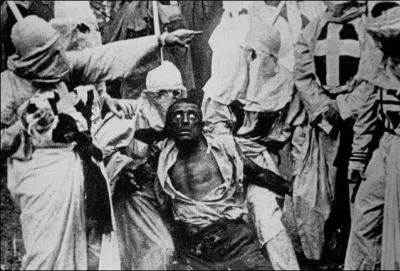 En quelle année est sorti le film "Naissance d'une nation" considéré comme le premier long métrage ?