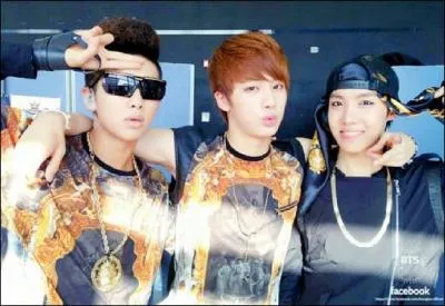 Quelle danse ont montré Rap Monster, Jin et J-Hope dans "Weekly idol" ?
