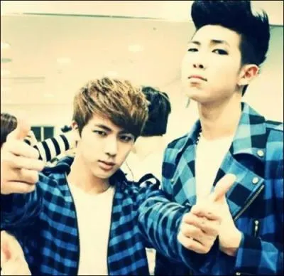 Que fredonne Rap Monster dans "After Show champion special stage" ?