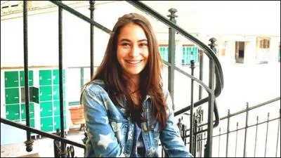 Salomé, la soeur de Clem, trouve-t-elle que Julien est un beau garçon ?