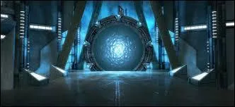 Sorti en 1994, c'est un film franco-américain de science-fiction réalisé par Roland Emmerich. Kurt Russell, James Spader, Viveca Lindfors étaient les acteurs principaux de ce film d'une durée de 121 minutes. De quel film est extraite cette scène ?