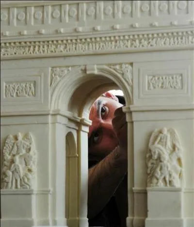 En quelle année Nestlé a-t-il produit du chocolat blanc pour la première fois en Suisse ?