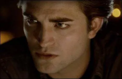 Bella rencontre James, Victoria et Laurent, des vampires. Qui est attiré par l'odeur de Bella ?