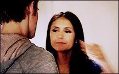 Avec qui Damon est-il dans la saison 1 ?