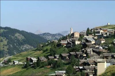 Enfin partons à la découverte de Saint-Véran, plus haute commune habitée d'Europe, au coeur du parc naturel régional du Queyras, "où les coqs picorent les étoiles", dans quel département sommes-nous ?