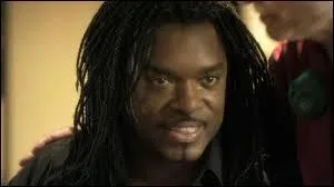 Dans la saison 2 Anthony Kavanagh vient dans un sketch mais quel rôle joue-t-il ?