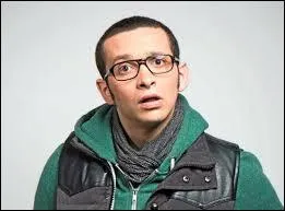 Dans un sketch de la saison 3 on apprend que Slimane a trouvé un travail pour promener des chiens... mais il s'est fait virer... pourquoi ?