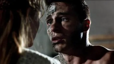 En quoi se transforme Jackson à la suite de sa morsure par Derek ?