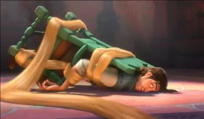 Comment Raiponce assomme-t-elle Flynn ?    