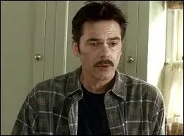 Comment s'appelle le père de Bella ?