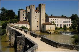 Voici le moulin des Tours, dans la commune aquitaine de Barbaste. Elle se situe dans le département ...