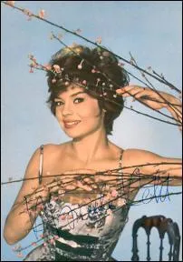 Cette actrice française a connu le succès dans les années 50-60, et reçut le prix Suzanne-Bianchetti pour son rôle dans "Les Tricheurs" de Marcel Carné. Quel est son nom ?