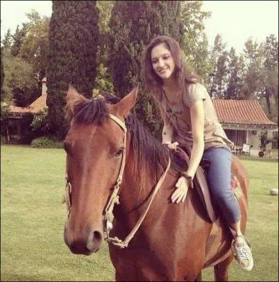 Comment s'appelle l'actrice qui joue le rôle de Francesca ?