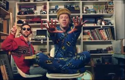 Qui chante " Thrift shop" ?