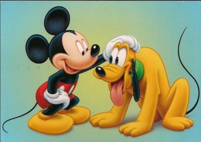 Quel est le nom du chien qui accompagne Mickey ?