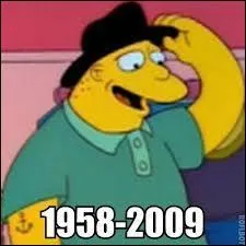 Il prétend se nommer Michael Jackson. Quel est son véritable nom qu'il cite à la fin de l'épisode ?