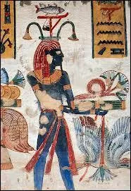 Dans quelle ville ce roi fut-il intronisé selon les rites de consécration, pharaon de la Haute et Basse-Égypte ?