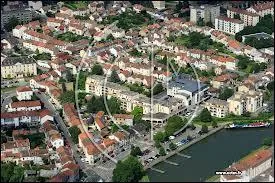 Célèbre pour sa brasserie, la ville lorraine de Champigneulles se situe dans le département ...