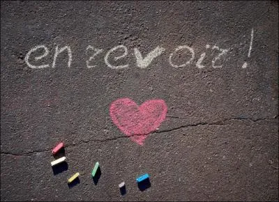 Comment appelle-t-on, en escalade, un mur penché ?