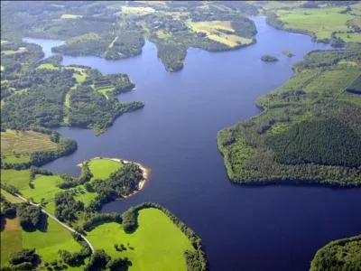 Ce grand plateau est situé dans le Limousin.