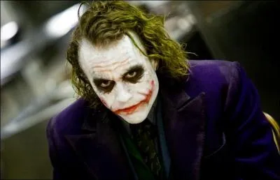 Je suis l'acteur qui a joué le rôle du Joker dans « The Dark Knight » : Le Chevalier Noir. Mon nom est ...