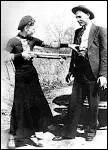 "Bonnie and Clyde" formaient un redoutable duo, aimant tuer. Quelle était la manie de Bonnie ?