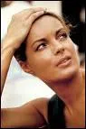 En 1961, Romy Schneider monte sur les planches dans une adaptation de "Dommage qu'elle soit une p... ", sous la direction de ...