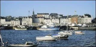 Important port de plaisance breton, Douarnenez est une ville située dans le département ...