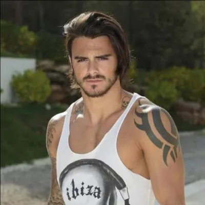 Je suis beau gosse et j'ai de belles tablettes de chocolat. Je suis sûrement ...