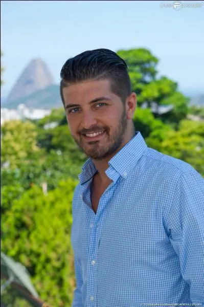 Je prends soin de mon image et je suis beau garçon. Je me nomme ...