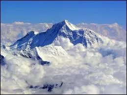 Cette montagne de l'Himalaya est le point culminant du monde.