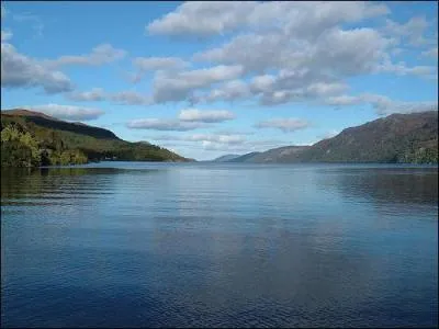 Ce grand lac d'Ecosse est particuli&egrave;rement connu pour le monstre l&eacute;gendaire (ou non) qu'il abriterait.