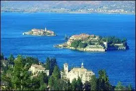 Ce lac italien est c&eacute;l&egrave;bre pour ses lieux touristiques comme les &icirc;les Borrom&eacute;es.