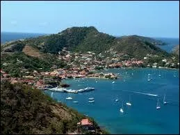 Cette magnifique baie de Guadeloupe est ...