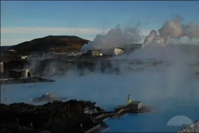 Faits divers - Lors d'un concert à Montreux, un incendie ravagea notre salle de concert. Cet avatar donna naissance à l'un des plus grands tubes rock de l'histoire, lequel ?