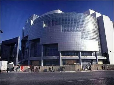 Quel architecte a créé l'Opéra Bastille à Paris avec Roger Saubot ?