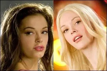 De quelle couleur est la robe en cuir/latex que Paige porte, entichée d'une perruque blonde lorsqu'elle se rend au marché des démons en se faisant passer pour une tueuse à gages ?