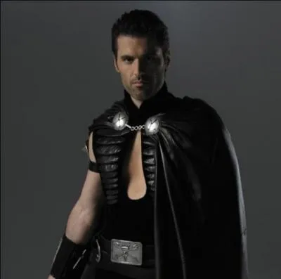 Qui interprète le rôle du shérif de Nottingham ?