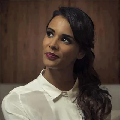 Qu'a-t-elle comme autre activité, à part chanteuse ?