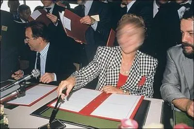 Je suis la première "premier ministre " de la France ; je suis :