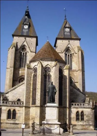 Quel est ce petit bourg de la Nièvre qui fut bien aimé des évêques d'Auxerre dont l'église renferme un magnifique triptyque d'origine flamande ?